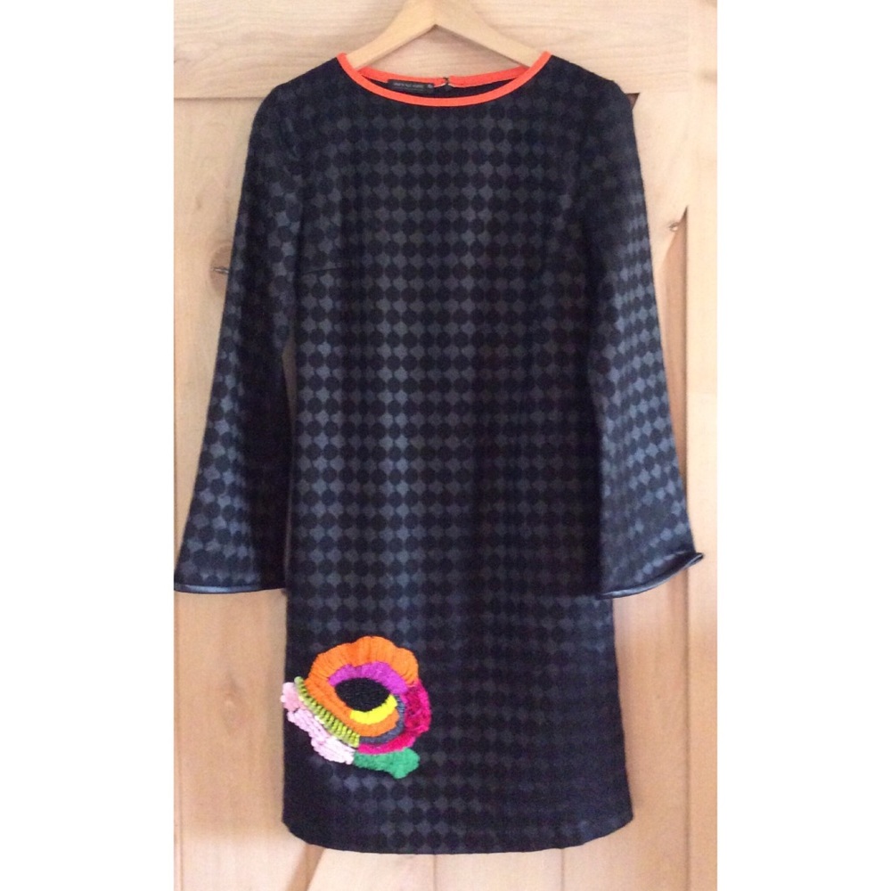 IREN KLAIRIE EMBELLISHED PRINT DRESS